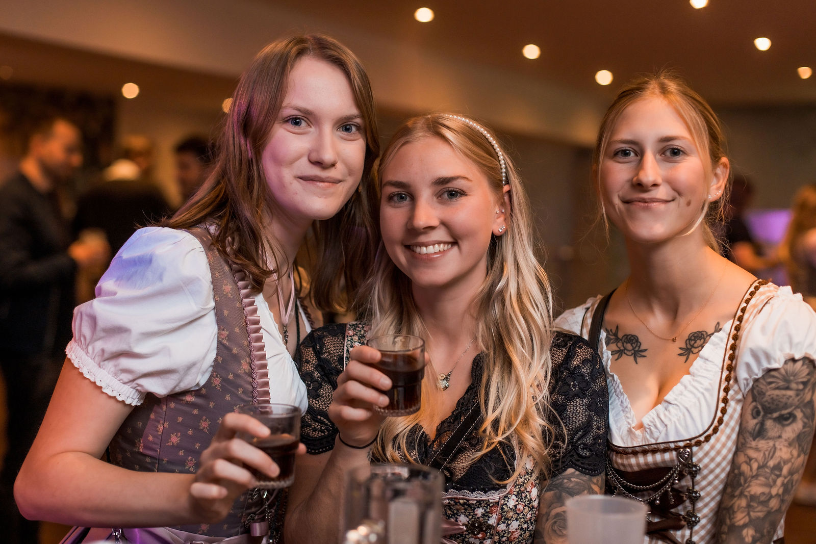 Bühne und Lichttechnik bei einer Veranstaltung von GalaxyEvents