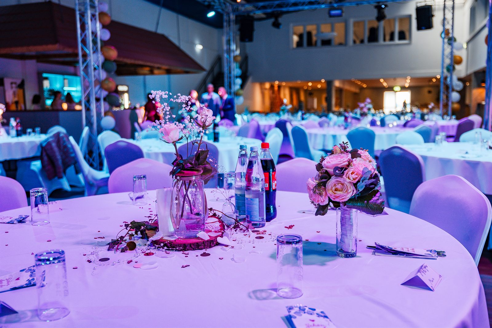 Moderne Eventdekoration in der Gilde-Festhalle Bassum